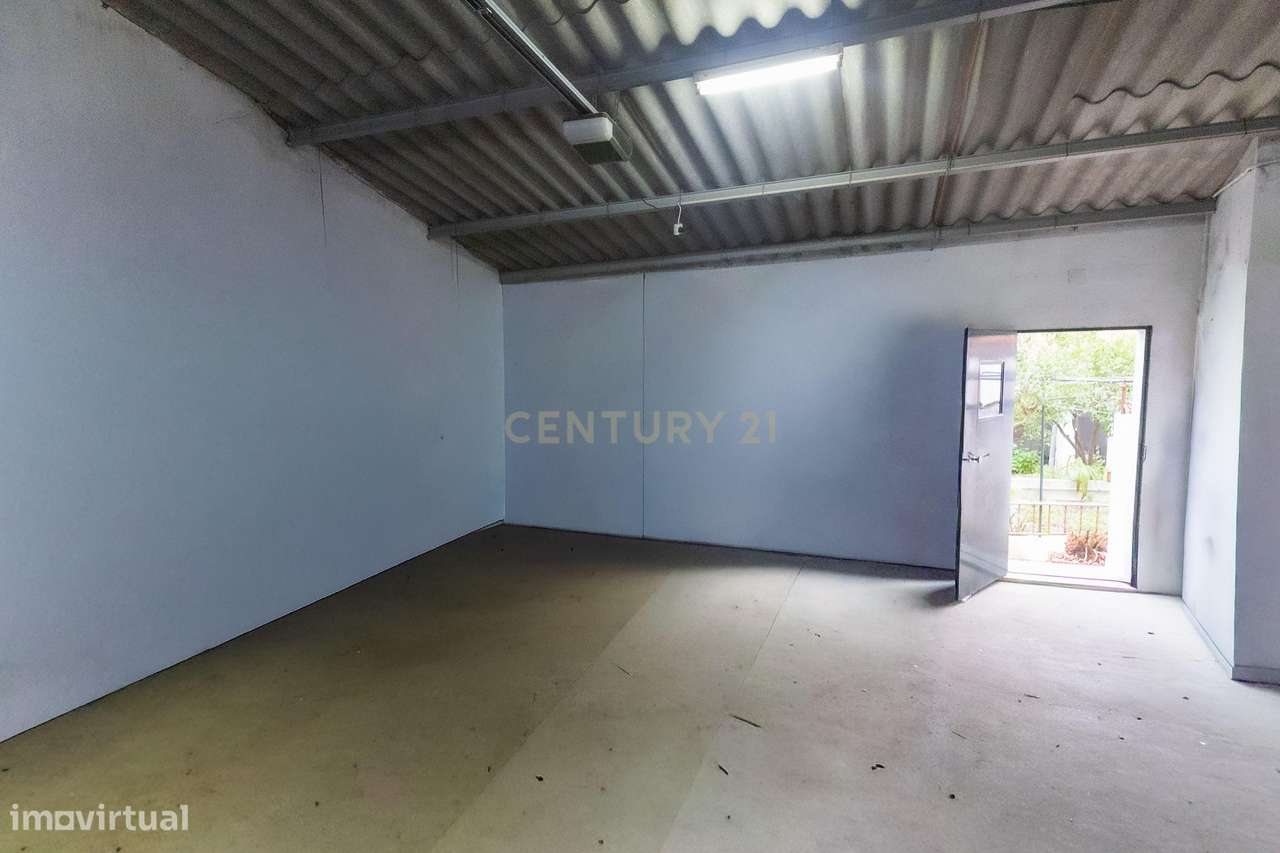 Moradia T3 com quintal, garagem e anexos no centro de Ervidel-45