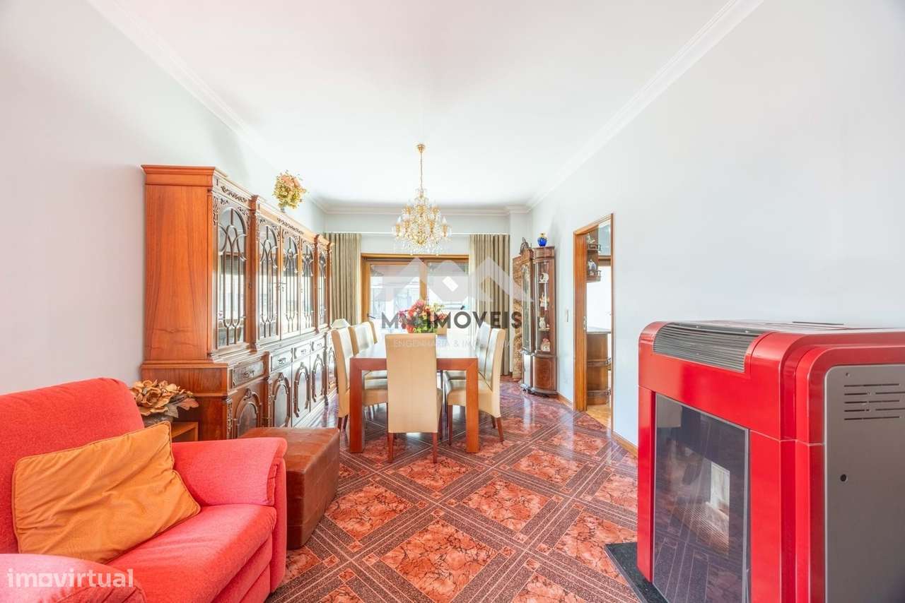 Moradia T5 | 3 Frentes | Terraço | Box | Jardim | Excelentes Áreas - Grande imagem: 3/47