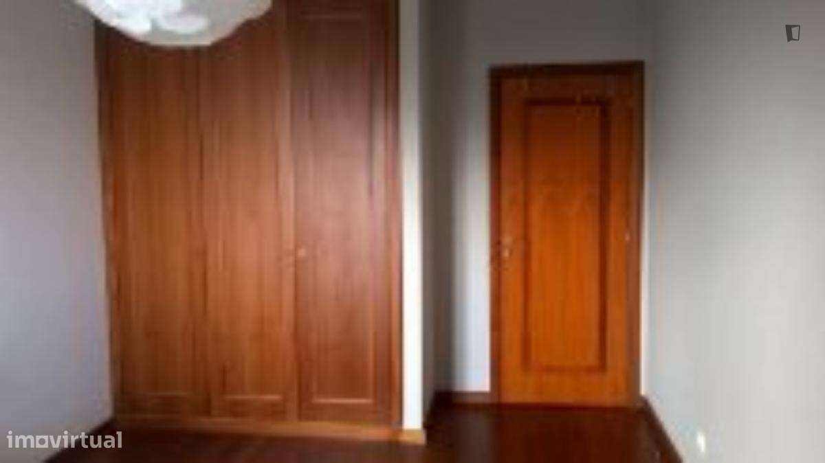 Quarto - localizado em Aveiro - Grande imagem: 4/7