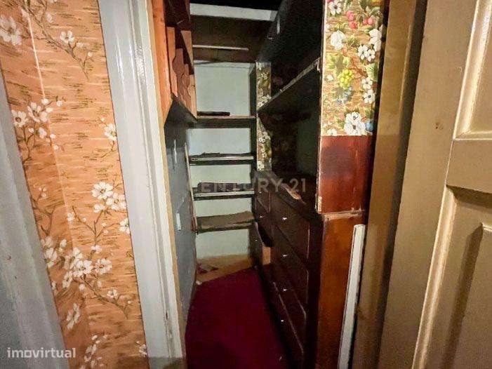 T2 com Sotão para reabilitação Falagueira, Amadora.-7