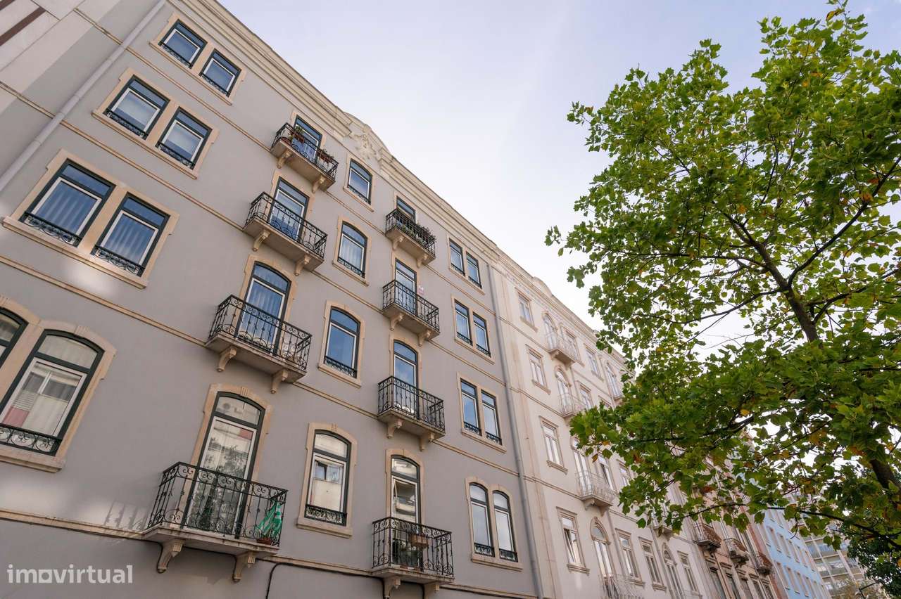 Apartamento T2 com 4 terraços e garagem nas Avenidas Novas, Lisboa-52