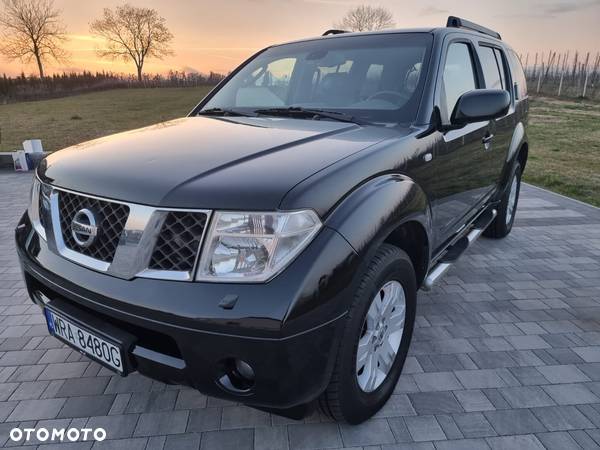 Nissan Pathfinder 2.5 D SE - 2