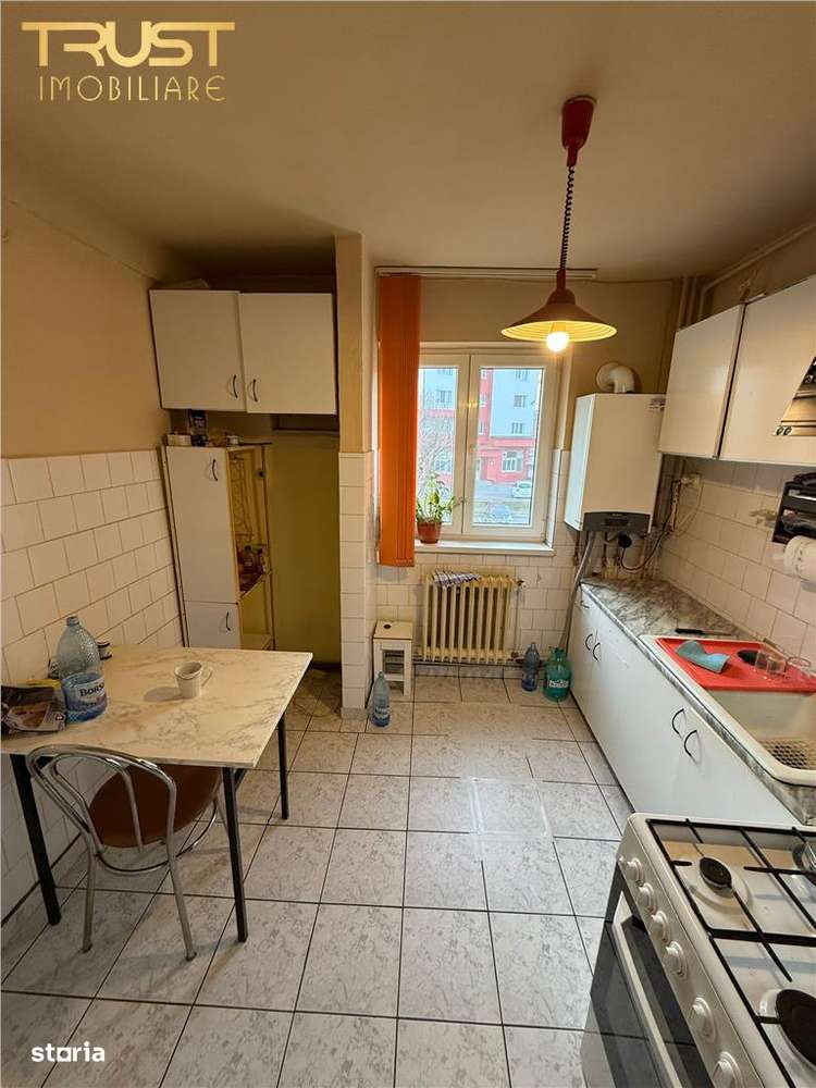 2 camere l Zona Spitalul de Urgenta Biseria Sf. Vineri l Etaj intermed - Imagine principală: 4/10