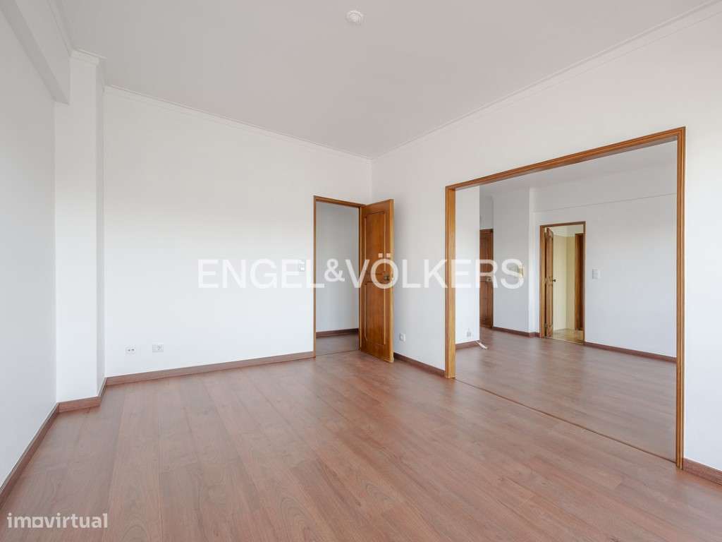 T2 com varanda na Quinta do Marquês - Grande imagem: 4/23