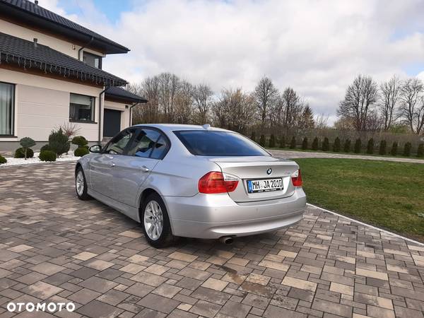 BMW Seria 3 318i - 12