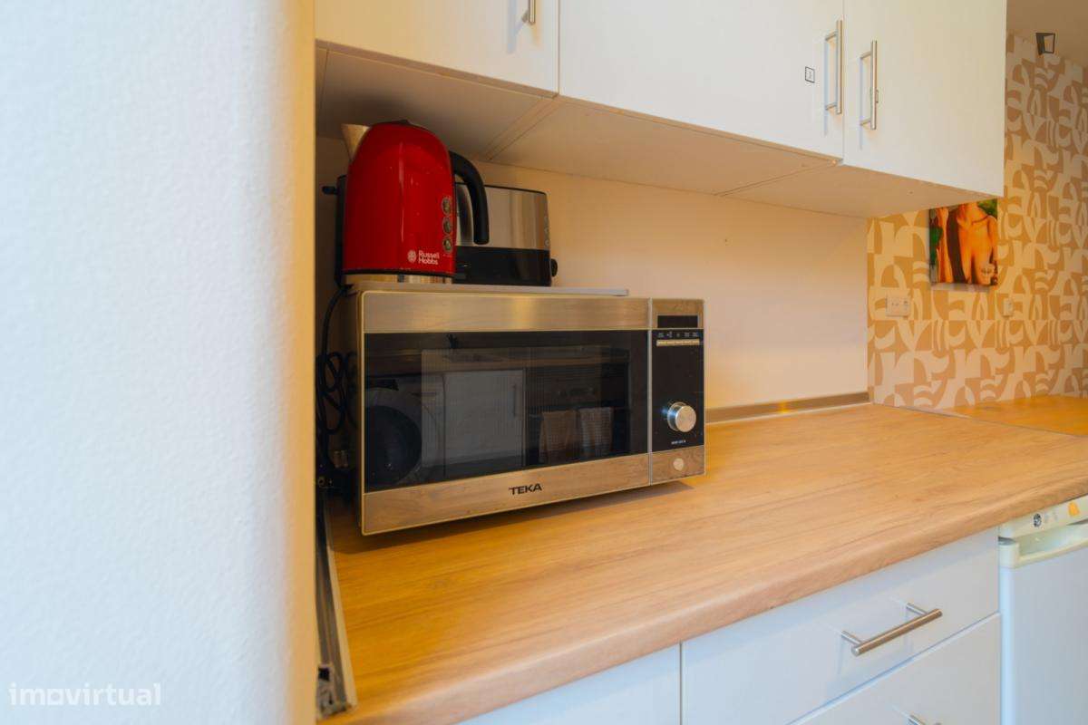 Quarto - localizado em Roma-Areeiro Lisbon - Grande imagem: 4/10