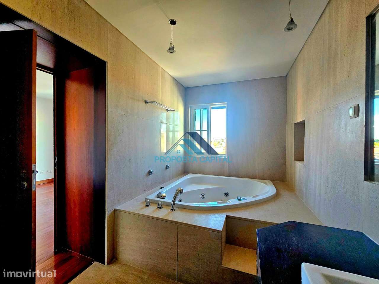 Moradia T4 com excelentes áreas exteriores - Oportunidade Única...-34