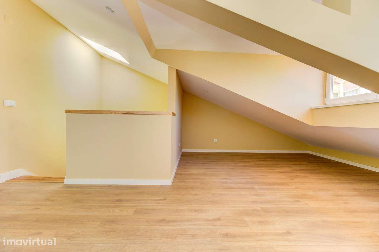 Apartamento T2 Duplex com 140m2, em Massamá-12