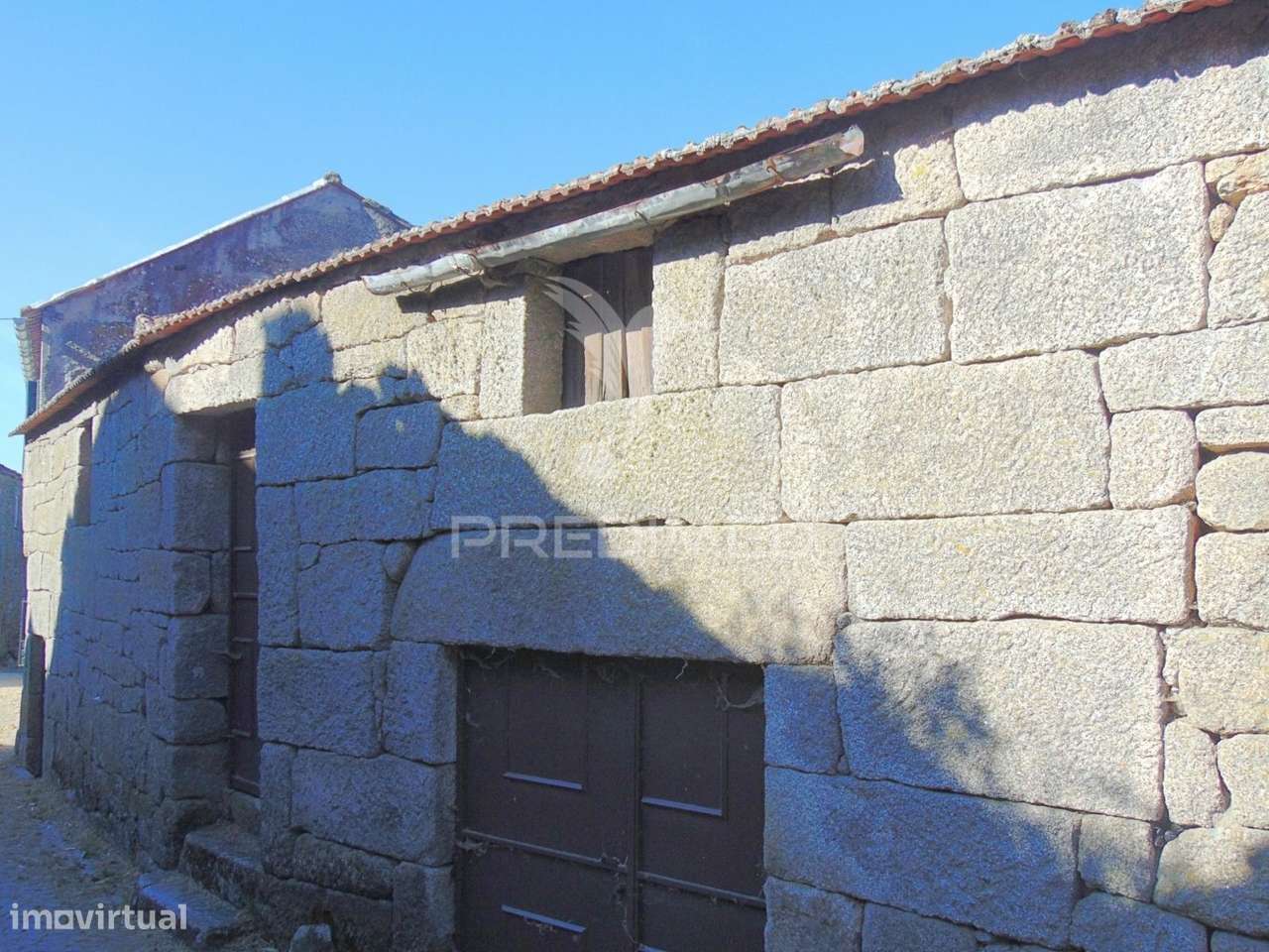Casa Tradicional em granito c/ quintal para recuperar em Vila Real - Grande imagem: 3/18