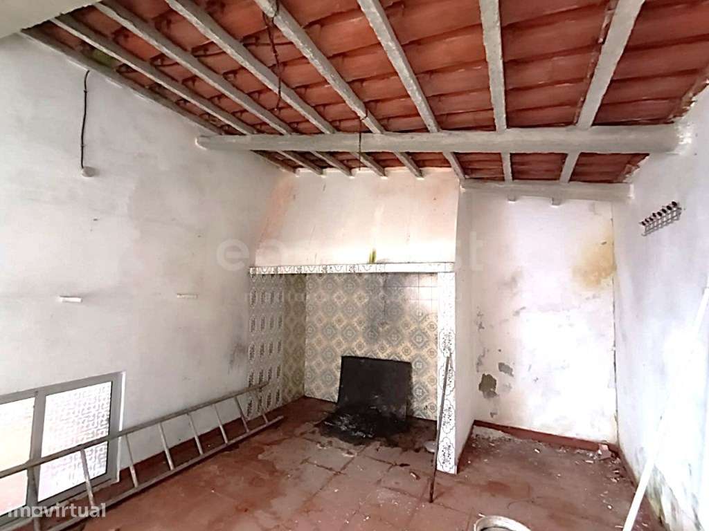 Fantástica moradia com 2 pisos, anexos e comercio-22