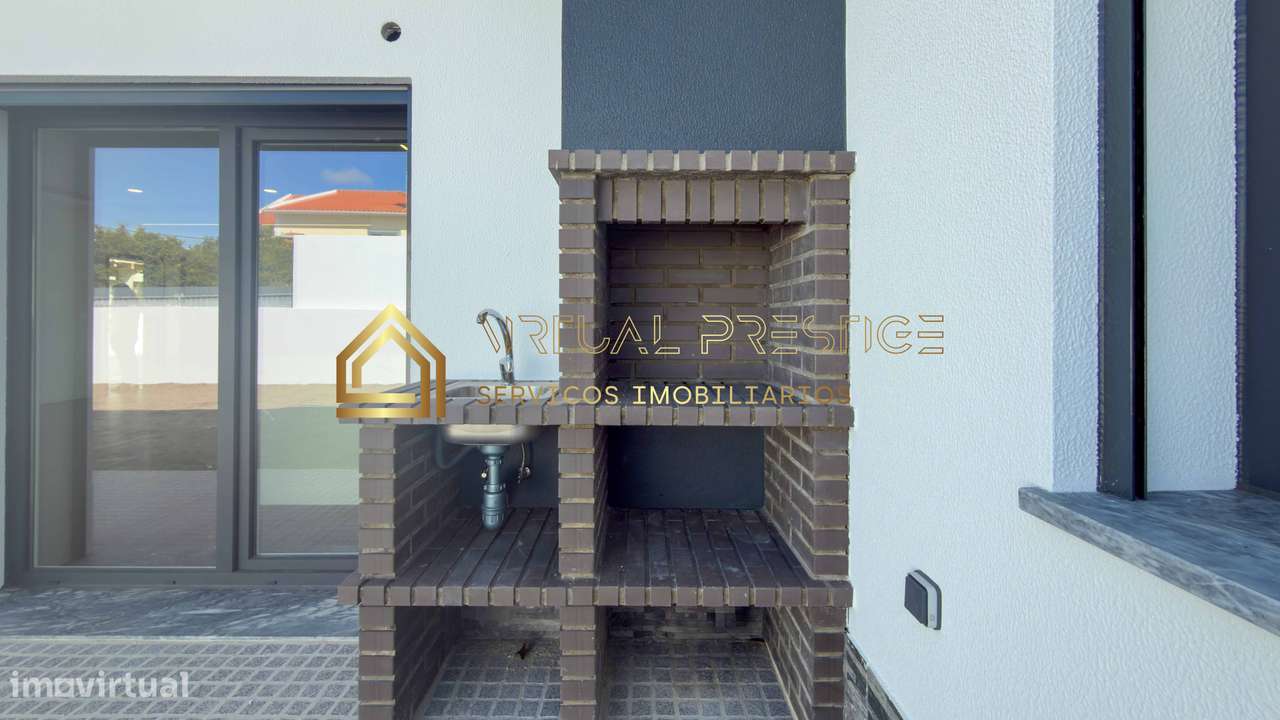 Moradia T4 Térrea | 2 suites e espaço p/ piscina | Fernão Ferro-22