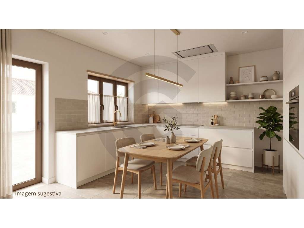 Moradia T3 Térrea com Excelente Potencial na Zibreira-7