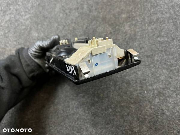 mercedes w124 lampka podsufitki oświetlenia kabiny 1248206810 1248201301 - 9