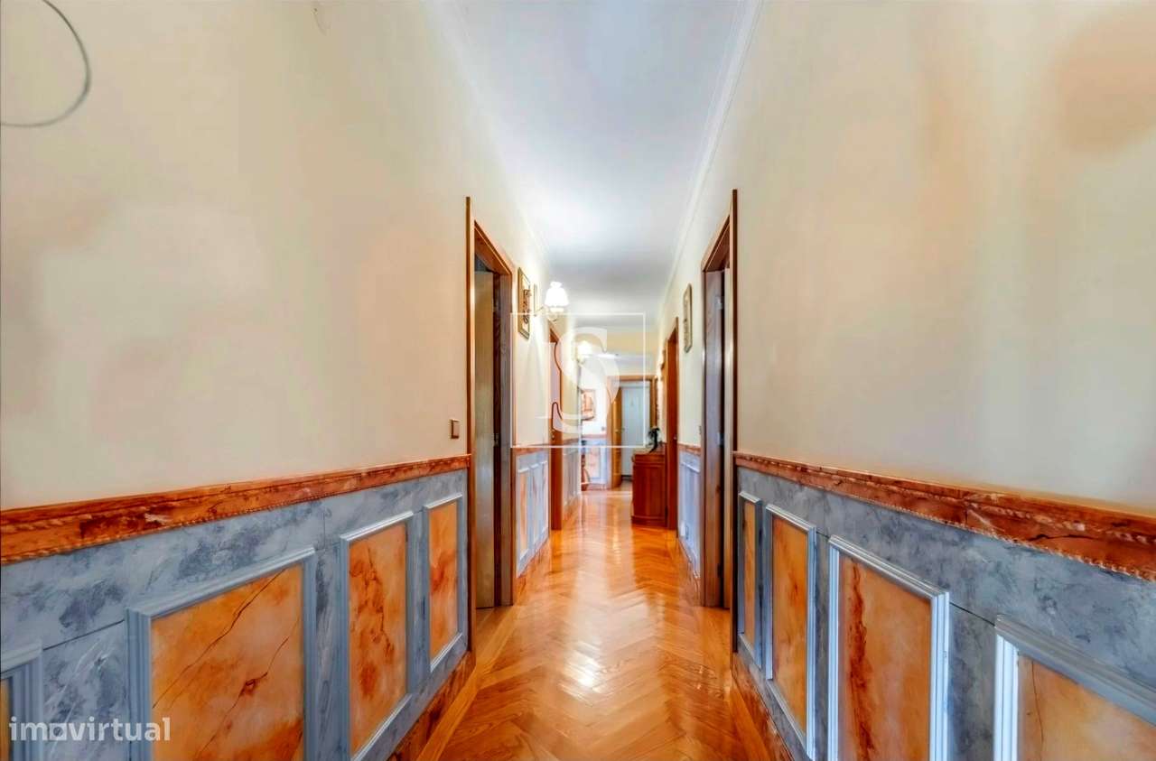 Moradia Independente T6 com 6 suítes e Piscina-14