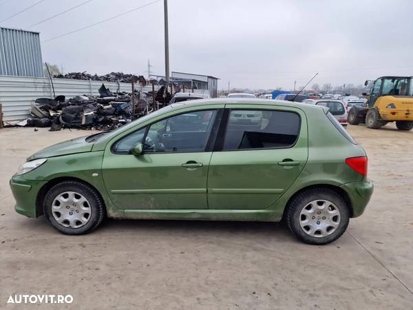 Dezmembrari / Dezmembrez Peugeot 207 1.4 NFU cutie 5 trepte MA5 culoare KGA - Verde Gombo - 2