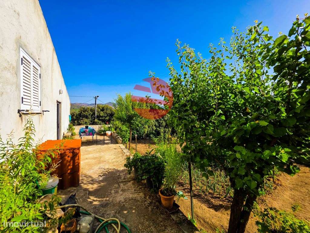 MORADIA T2 C/ GARAGEM E TERRENO-8