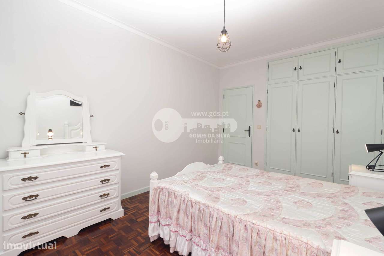 Apartamento T3 c/ lugar de garagem - Edifício do Galo-18