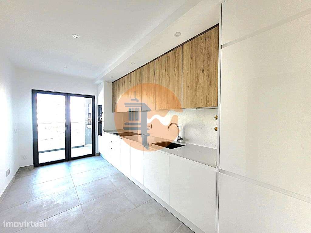 Apartamento T2 no centro de Armação de Pera a um passo da praia! - Grande imagem: 3/46