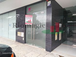 Loja na entrada da Cidade de Rio Maior - Grande imagem: 2/8