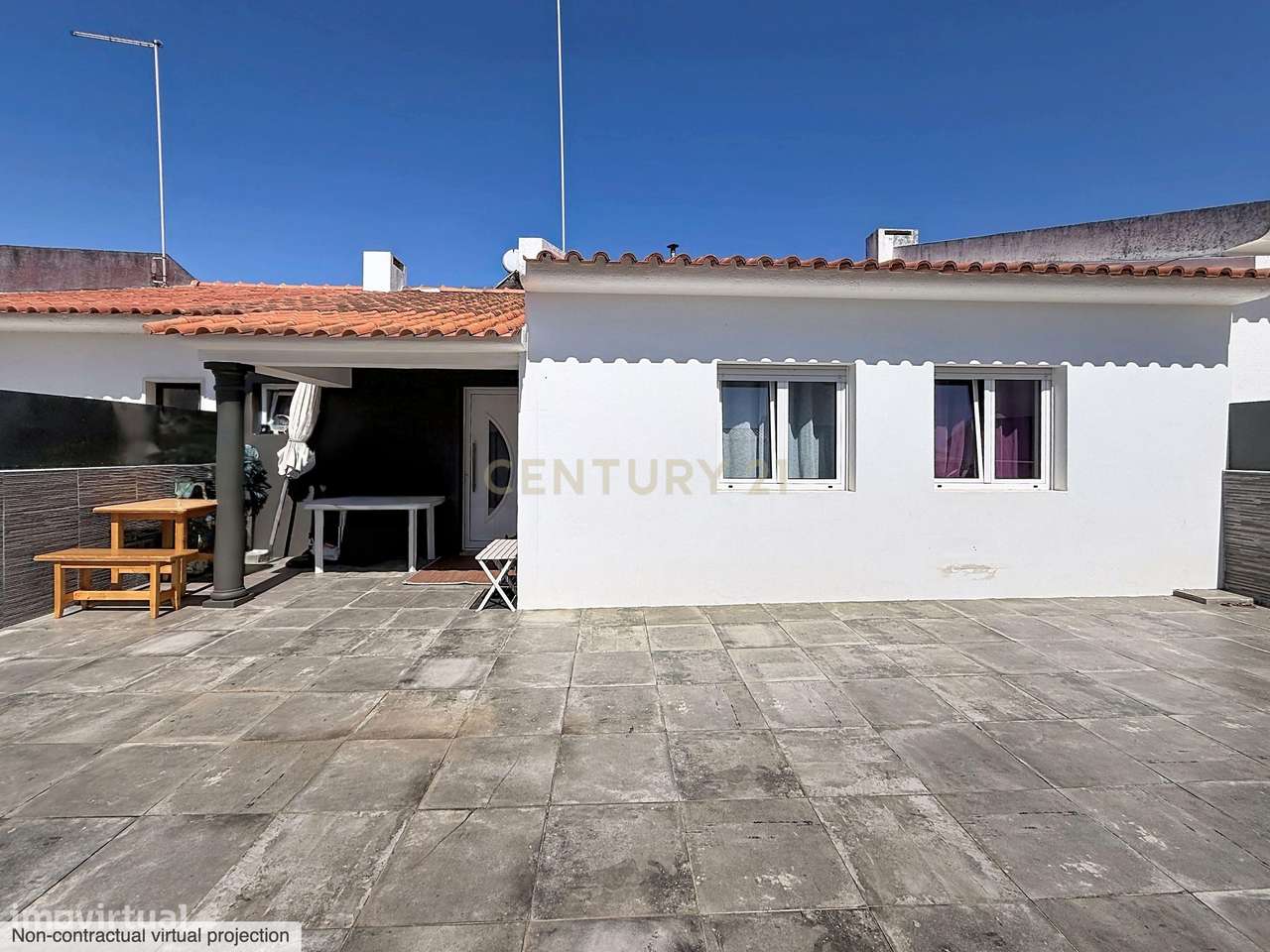 Moradia T3 Térrea Renovada à Venda na Nazaré | Quintal | Suite | Pront-44