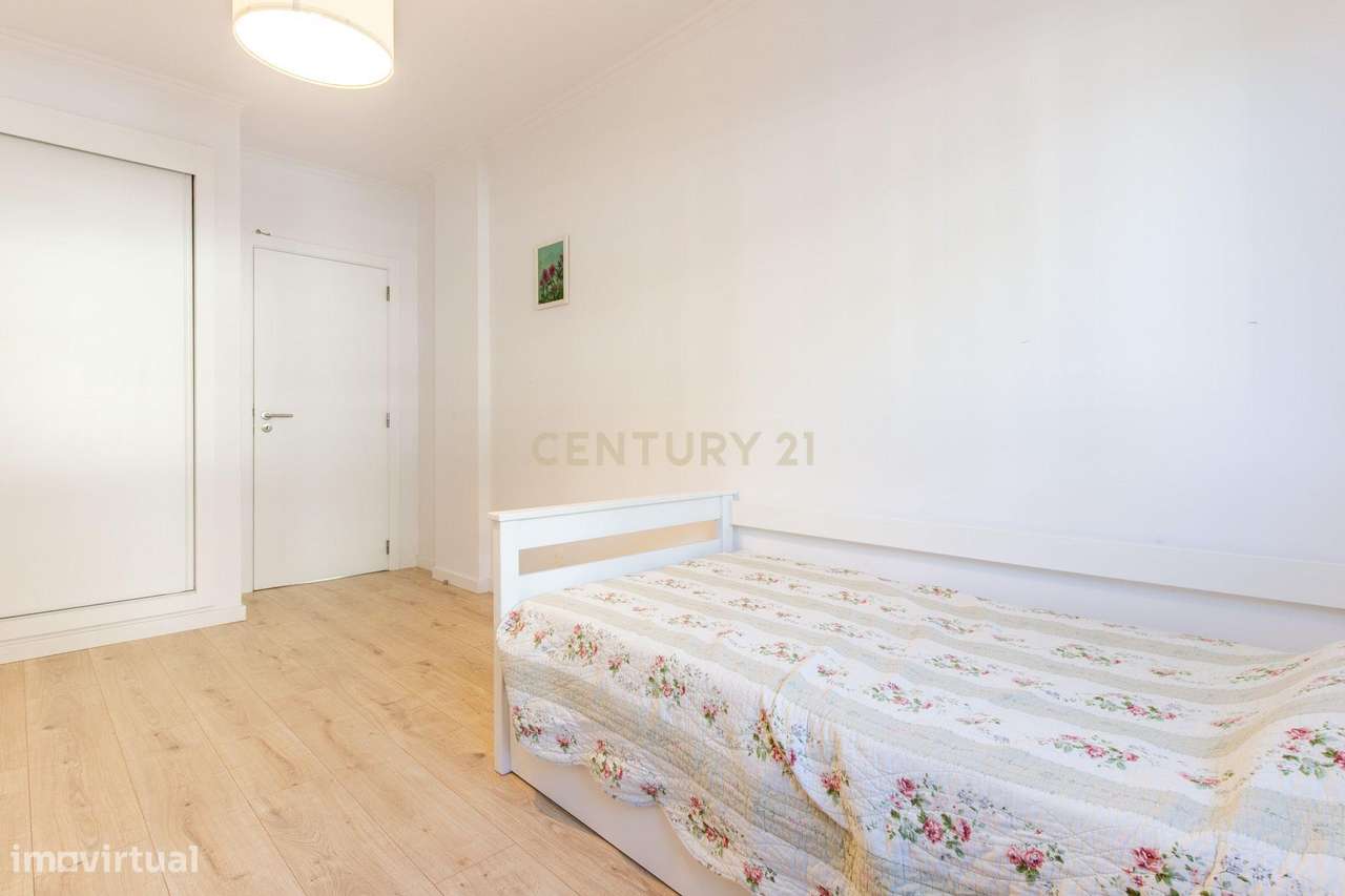 Apartamento T2 Renovado em Azeitão com lugar de parqueamento-14