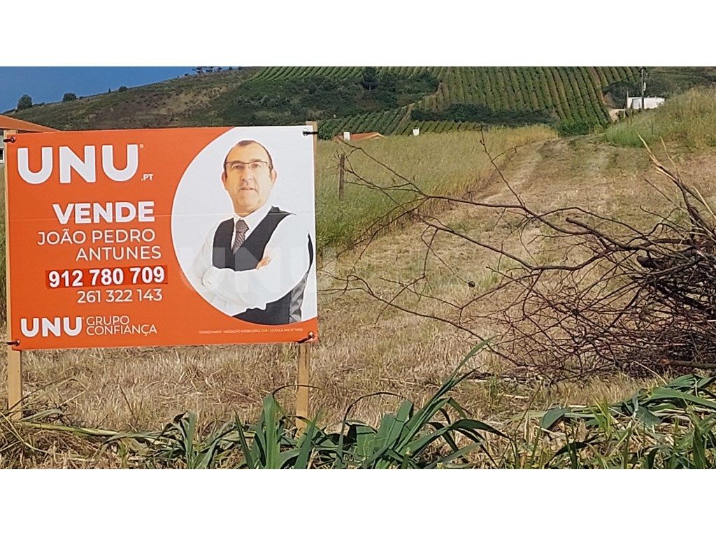 Terreno urbano para venda em Freiria