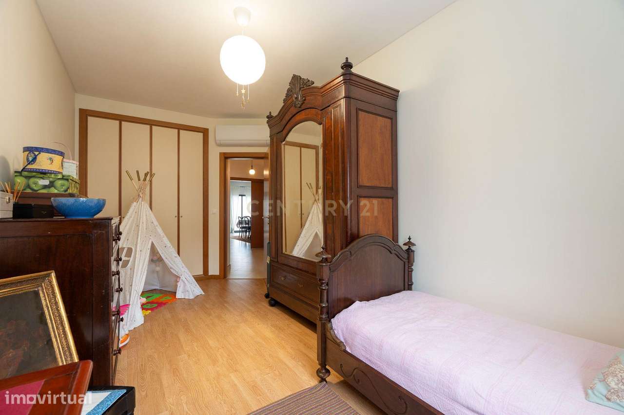 Apartamento T3 com áreas generosas-27