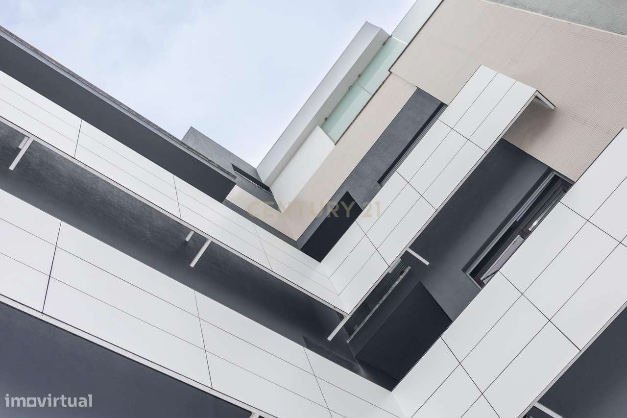 Dois Apartamentos Modernos (T3 + T2) na Qta. do Desembargador – Feijó-51