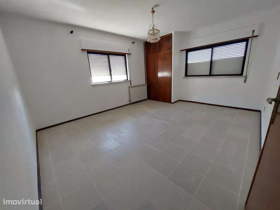 Aluga-se Moradia T4 - Grande imagem: 4/8