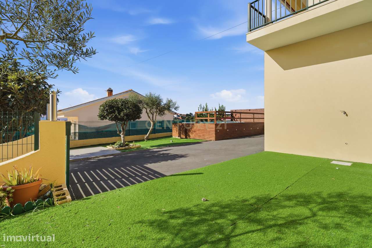 Moradia T5 com Garagem e Piscina em Miragaia, Lourinhã-48