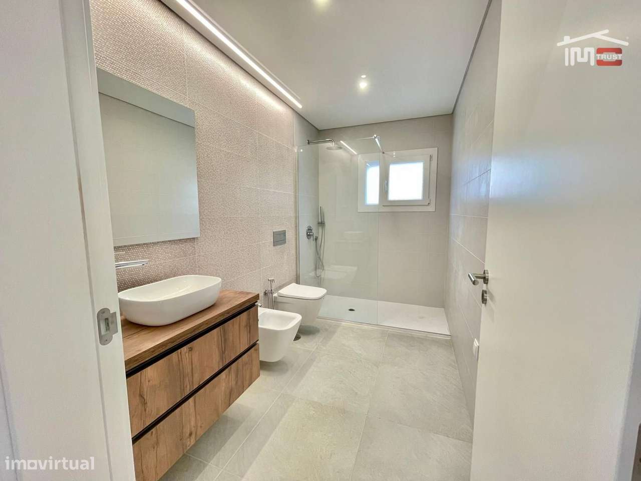 Moradia Térrea T3+1 com Áreas Amplas em Fernão Ferro | Terreno 380...-19