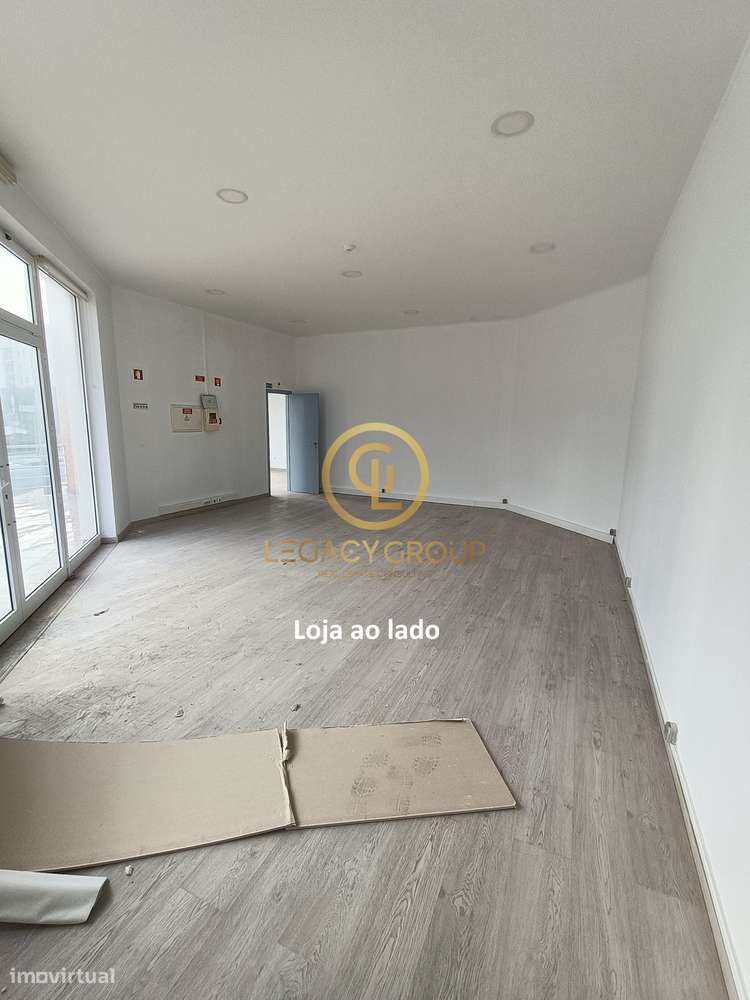 Oportunidade de loja à venda na Rua Professora Maria José Correia,...-14