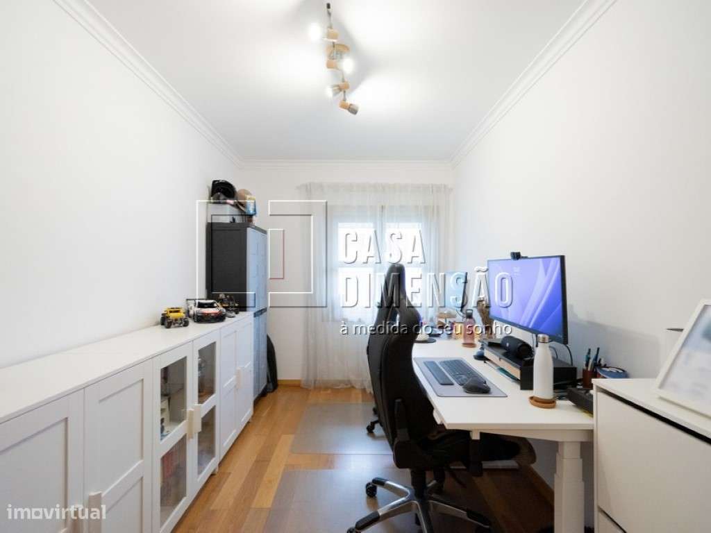 Apartamento de tipologia T2 na Serra de Carnaxide, como NOVO!!-37