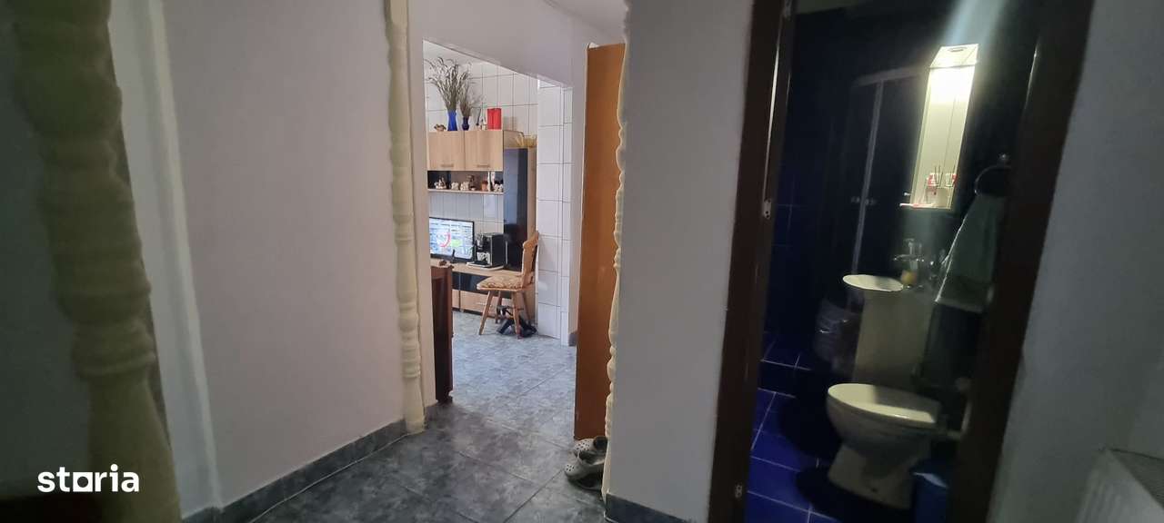 Vand apartament 4 cam. ,Topoloveni, etaj 1, ultracentral, langa Profi-10