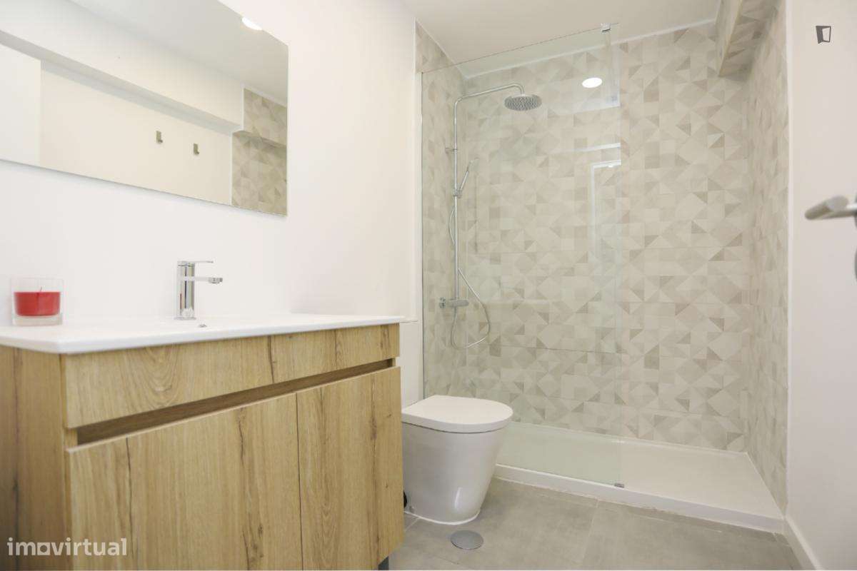 Quarto - localizado em Carnide Lisbon - Grande imagem: 4/19