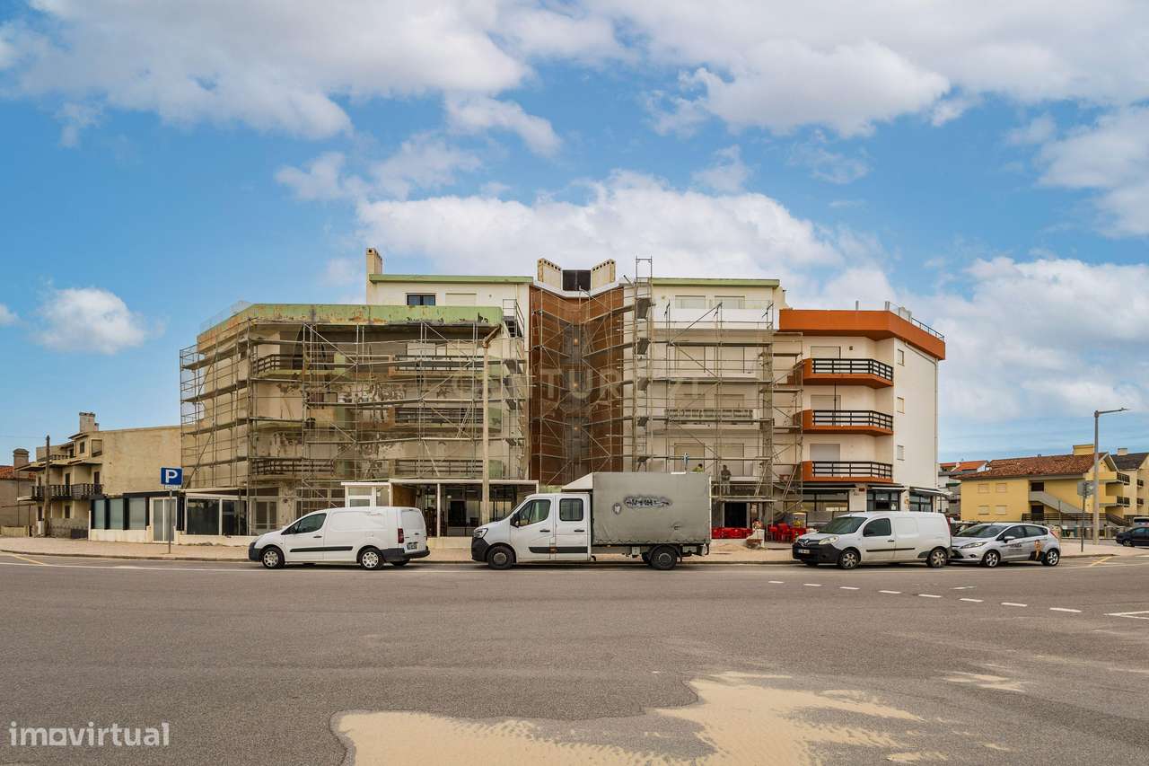 Apartamento T1 Mobilado || Elevador e Garagem || 1ª Linha da Praia do-1