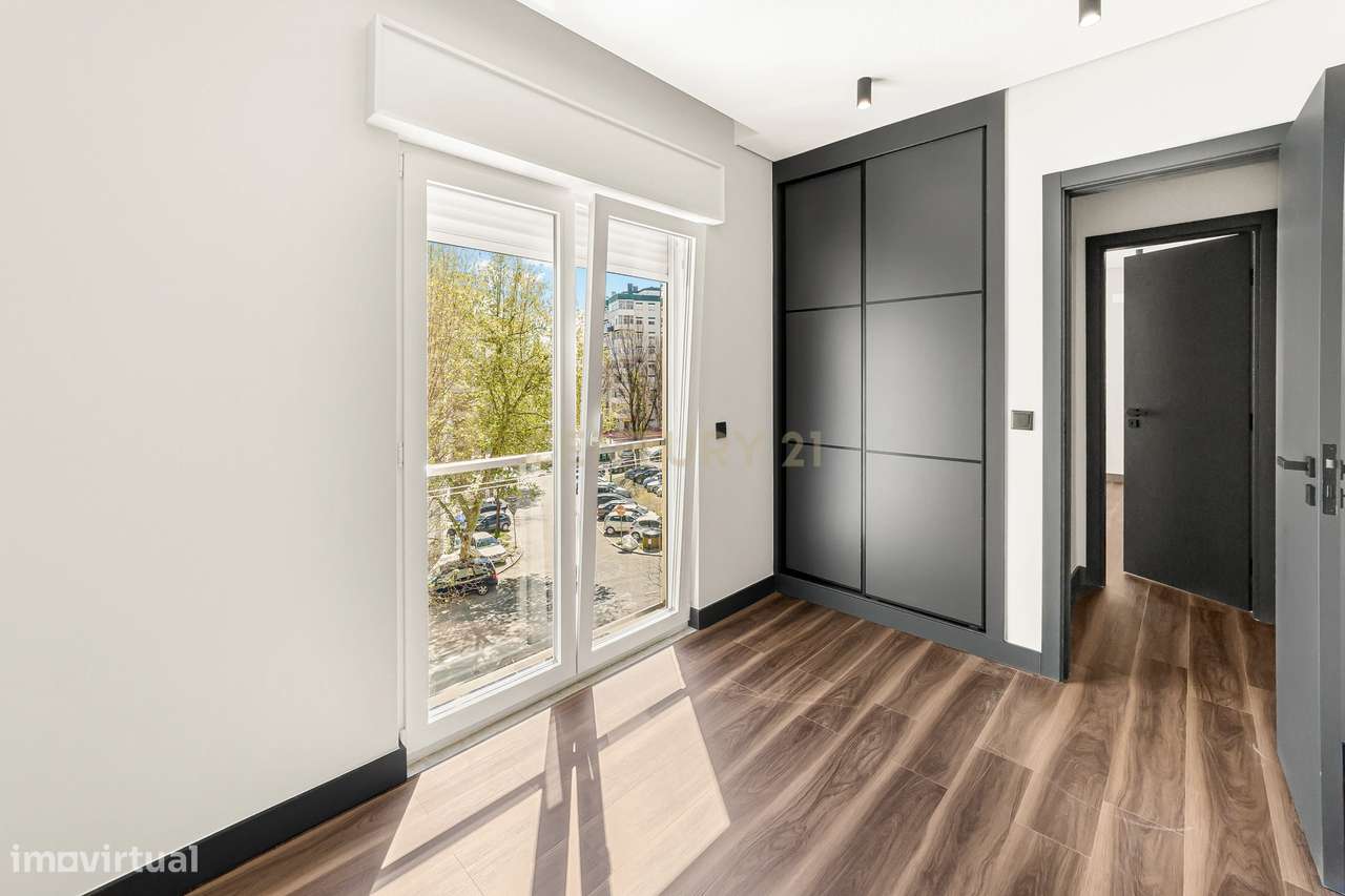 Espaçoso Apartamento T3 Totalmente Renovado em prédio com elevador no-36