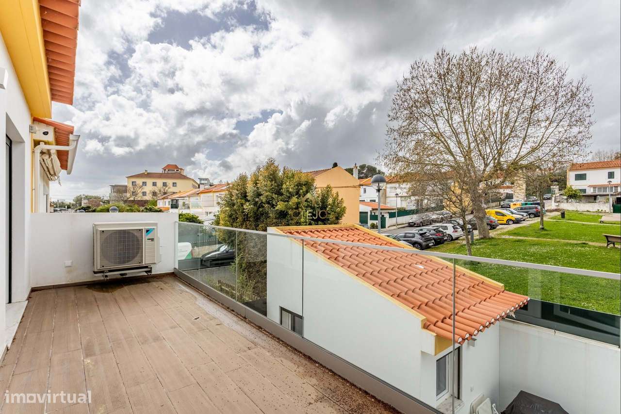 Moradia T2 Moderna com Pátio, Varanda e Chão Radiante – Bairro da Petr-26