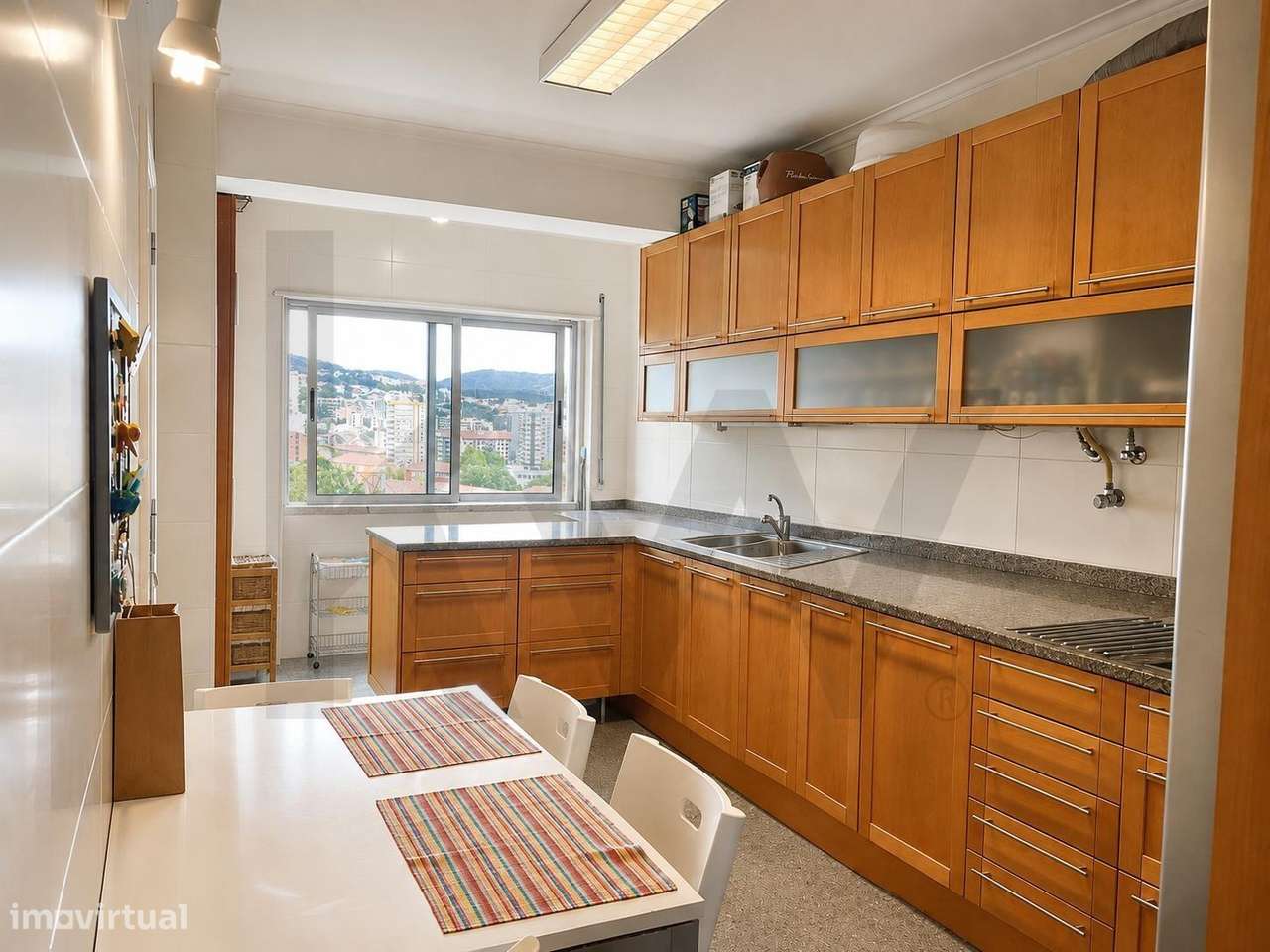Apartamento T3 Remodelado com Garagem Box no Centro de Coimbra-5