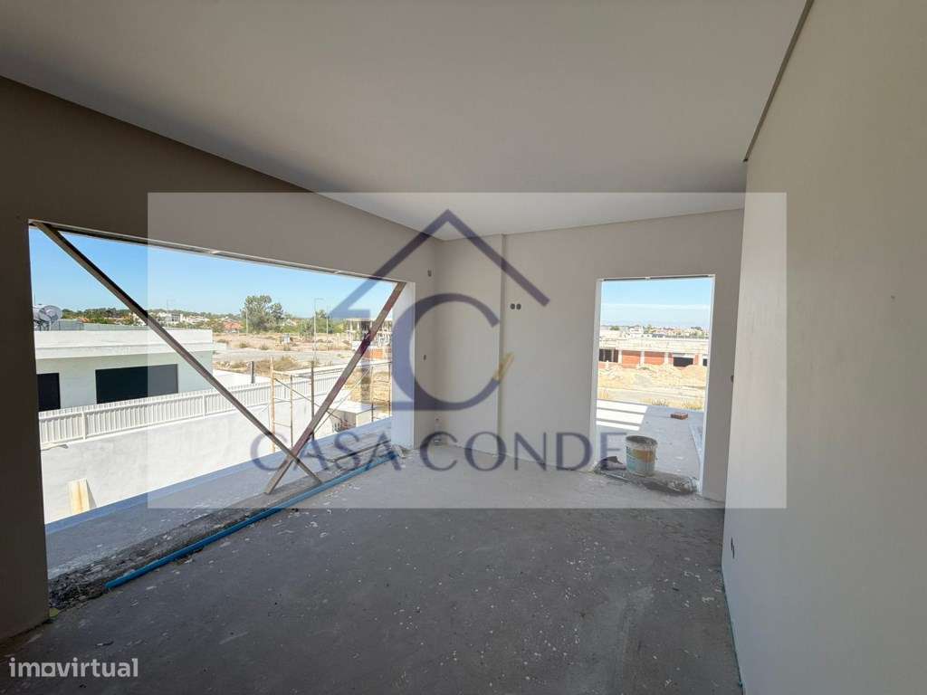 Moradia T4 Isolada Duplex em Azeitão com Piscina e Excelentes Acaba...-23