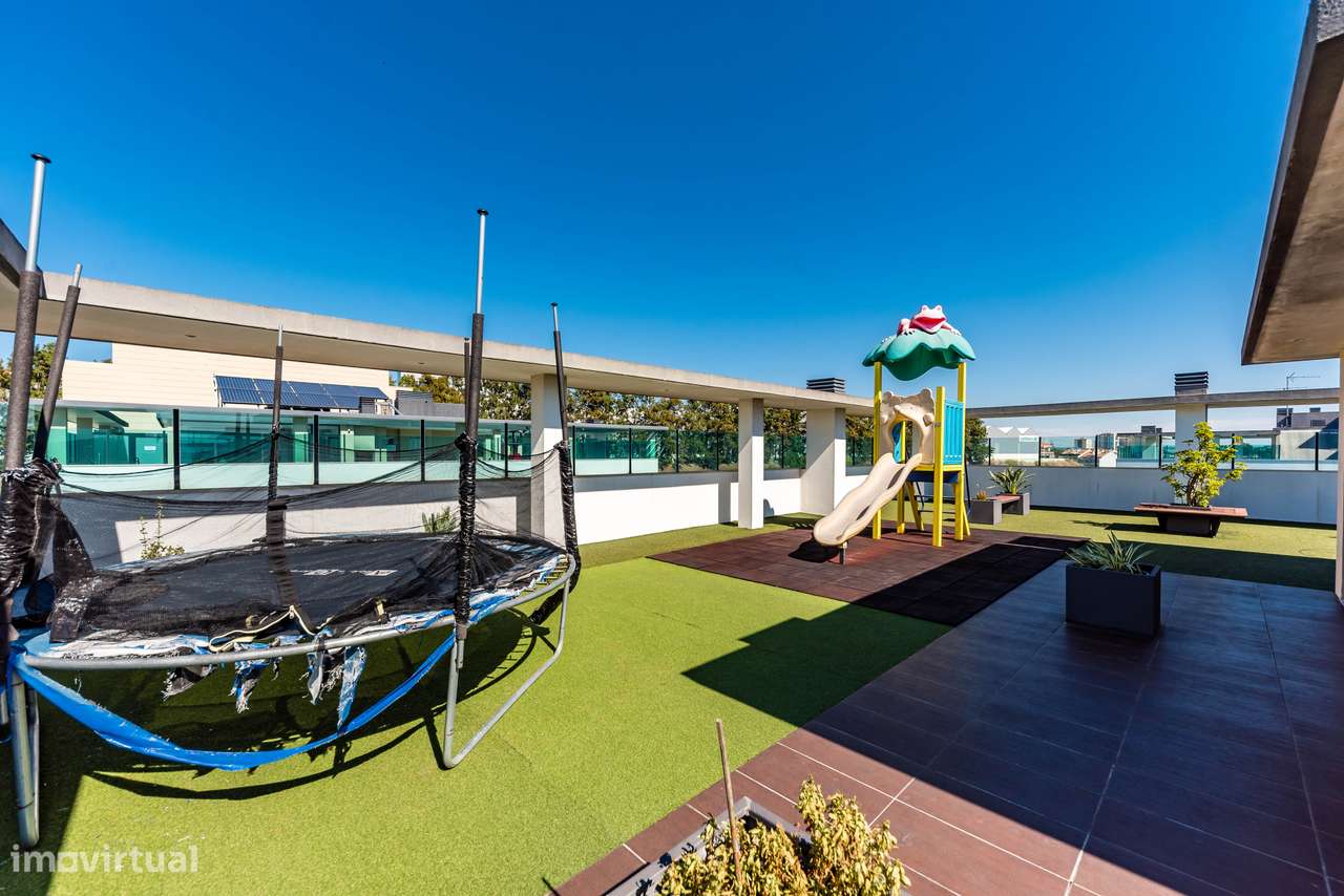 T2 | Condomínio Qta. Comendadeiras | Piscina | Varandas | Parqueamento-12