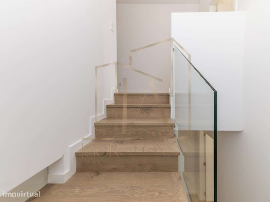 Moradia Geminada T3 com Suíte e Ótimo Espaço Exterior-13