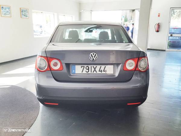 VW Jetta 1.6 TDi Confortline - 8