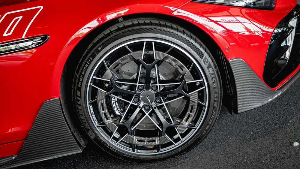 AMG PureSpeed, 1 z 250 szt., 4.0 V8 Biturbo, 585 KM, 800NM