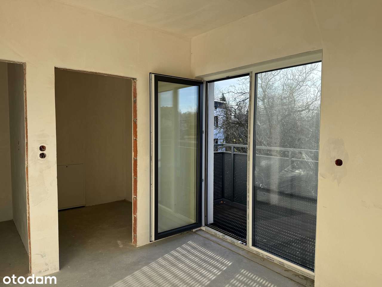 W CENIE MIEJSCE POSTOJOWE ZEWNĘTRZE PLUS PODDASZE 50 MKW !-6