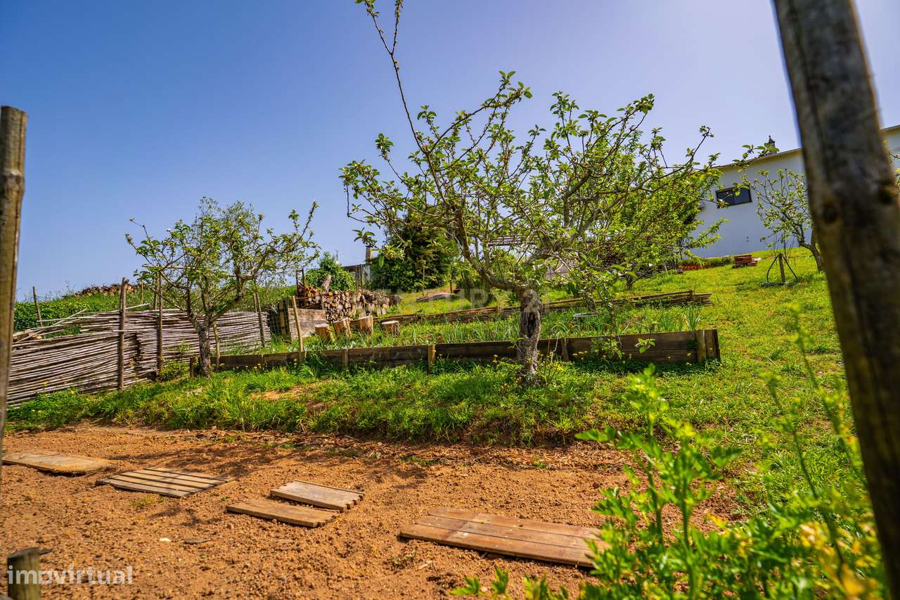 Moradia T3 localizada no Carvalhal, Bombarral-32