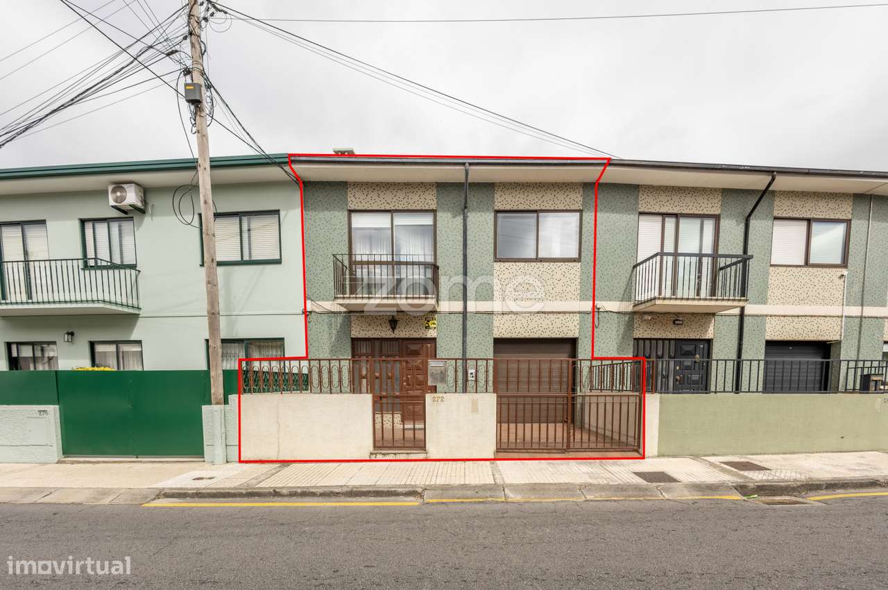 Moradia Geminada Mobilada T4 + 1 em Rio Tinto Junto ao Metro - Grande imagem: 4/46