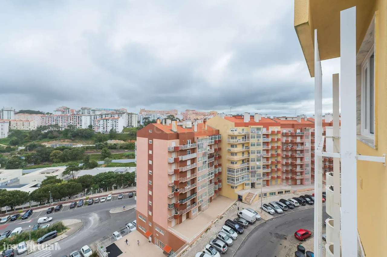 Excelente apartamento T2 com parqueamento em Rio de Mouro-38