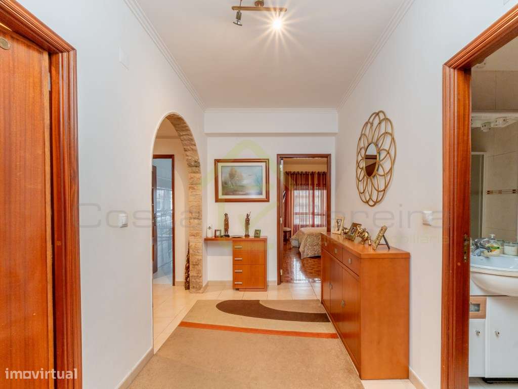 Apartamento T3 com boas áreas e óptima exposição solar-19