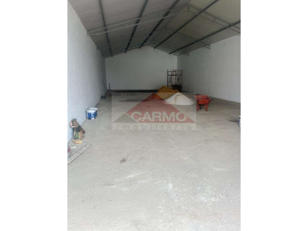 Armazém em Vale Figueira. - Grande imagem: 2/7